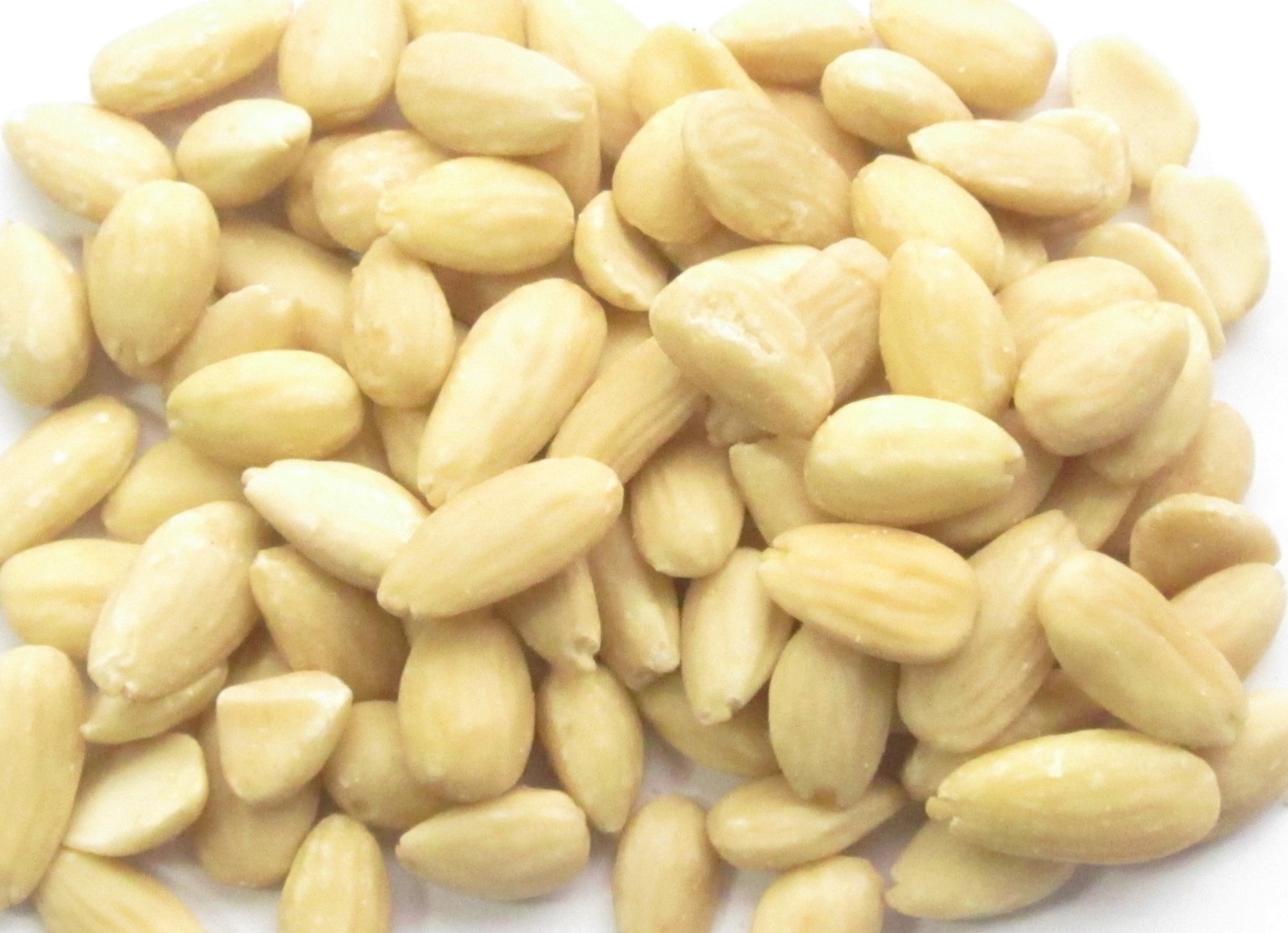 Weisse süsse geschälte Mandeln